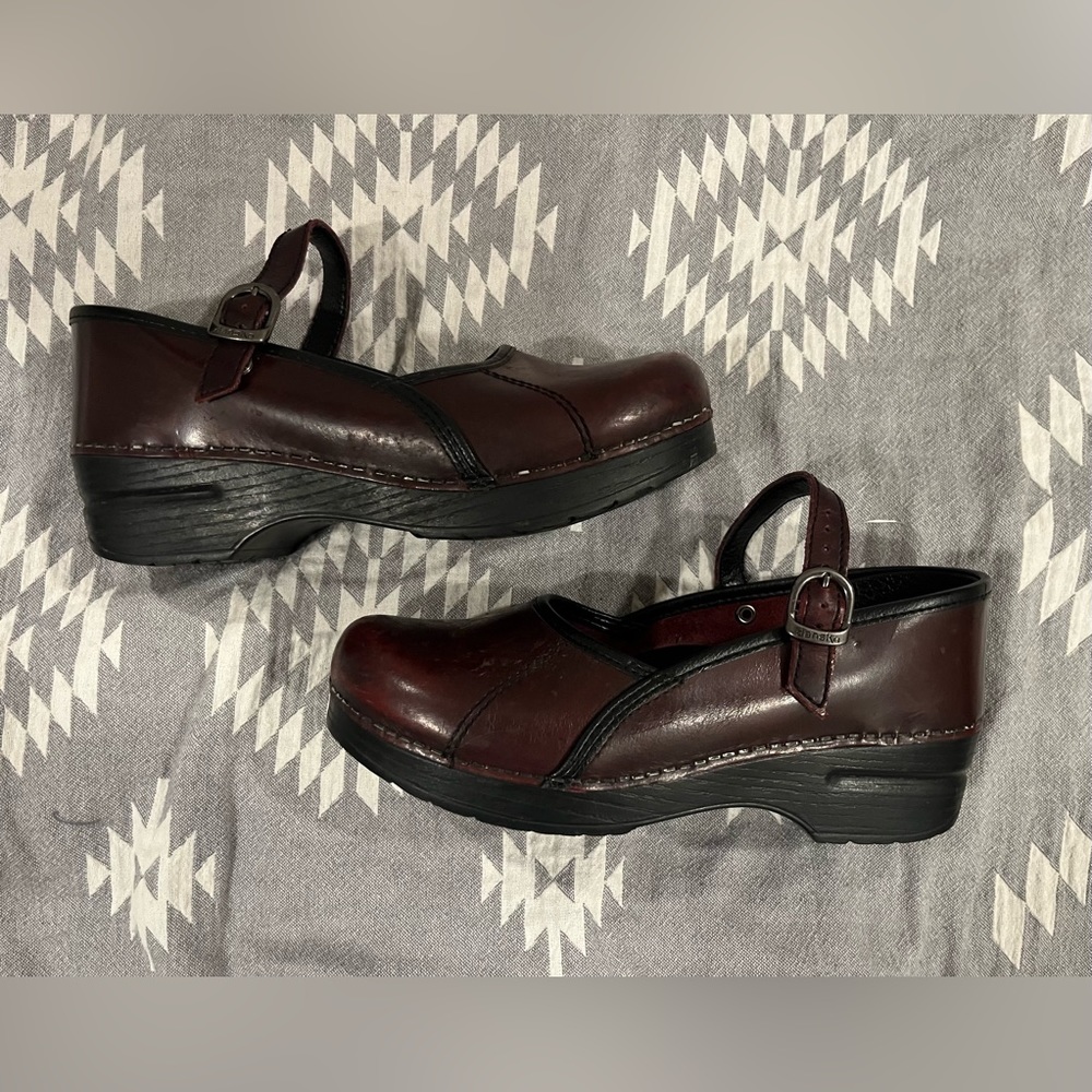 Dansko Women's size 38 red Mary Jane Clogs